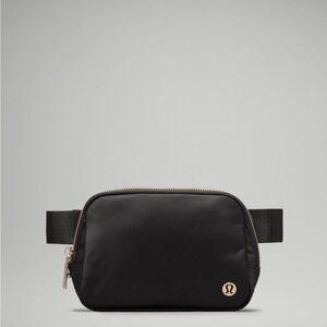 NWT Lululemon Everywhere Belt Bag in Black & Gold Metal Hardware Extended Strap